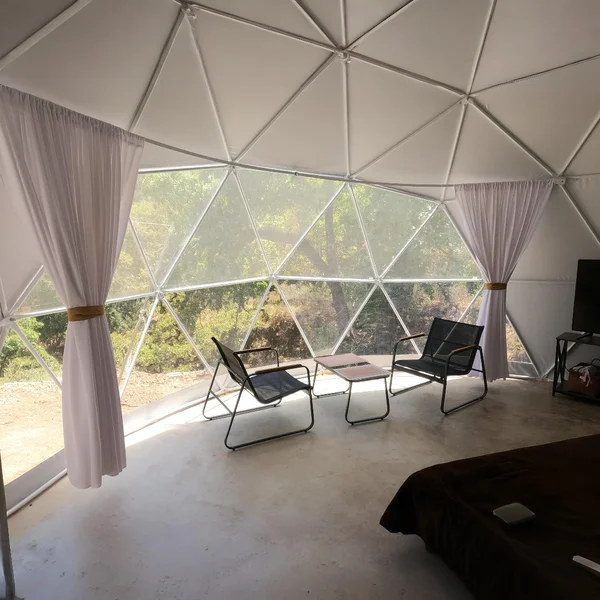Domo glamping de aluminio por dentro