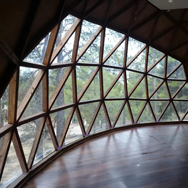 Domo glamping de madera interior
