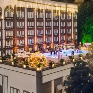 Patinaje de Hielo con domos geodésicos